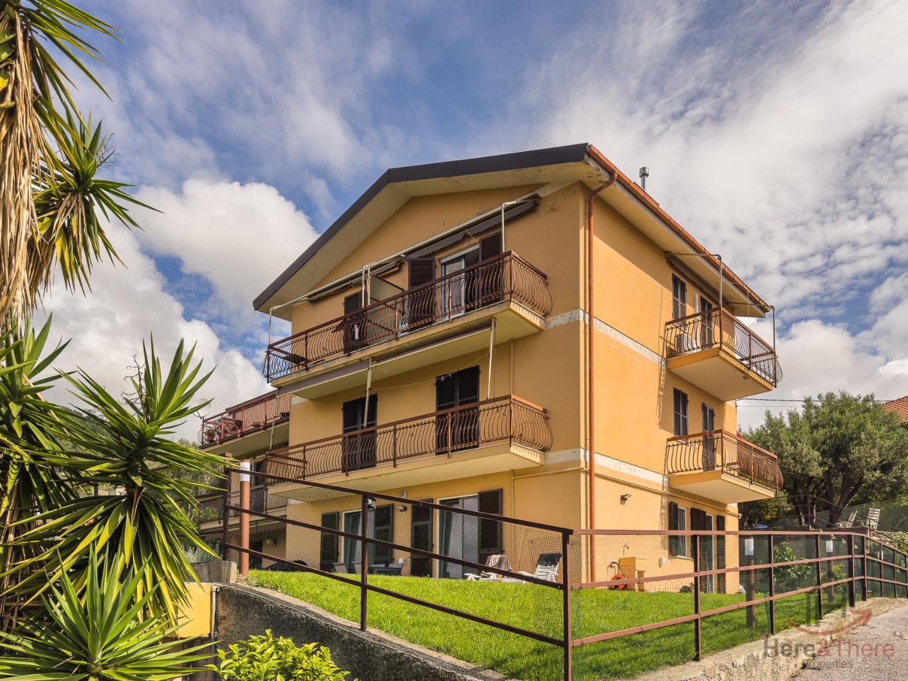 Garden & Sea View - Free Beach Access And Garage - Wifi Varazze Exteriör bild