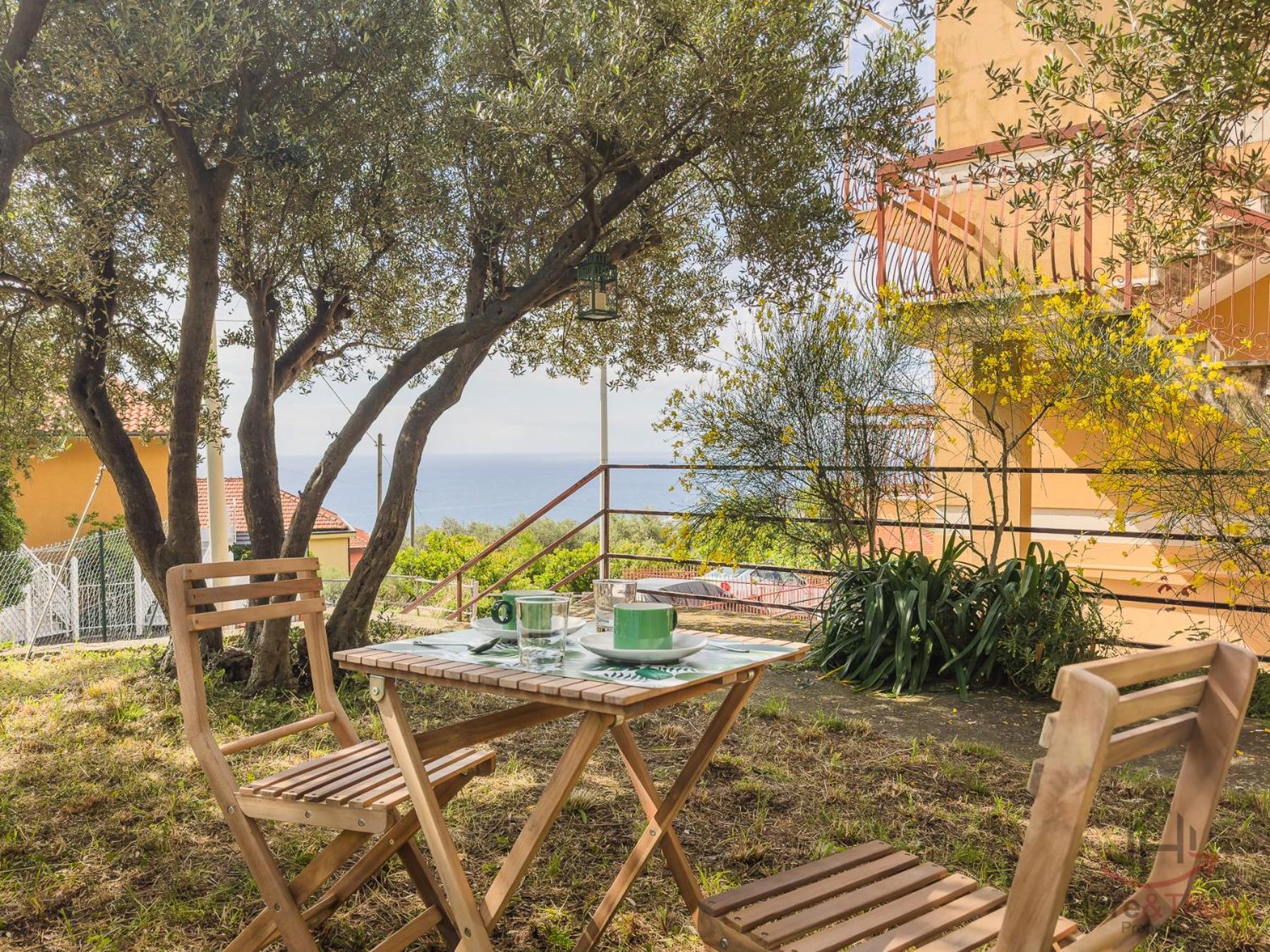 Garden & Sea View - Free Beach Access And Garage - Wifi Varazze Exteriör bild